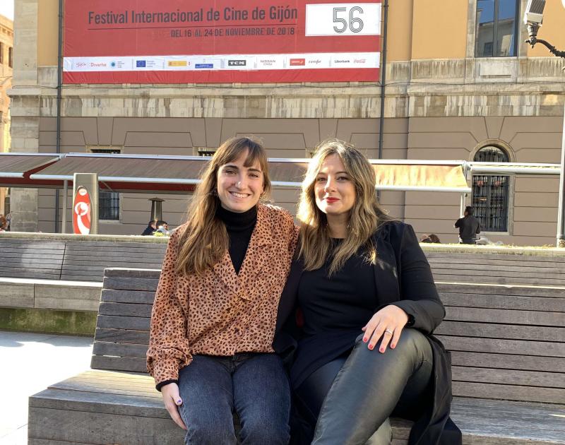 Maider Fernandez, ezkerrean, Gijongo Nazioarteko Zine jaialdian.