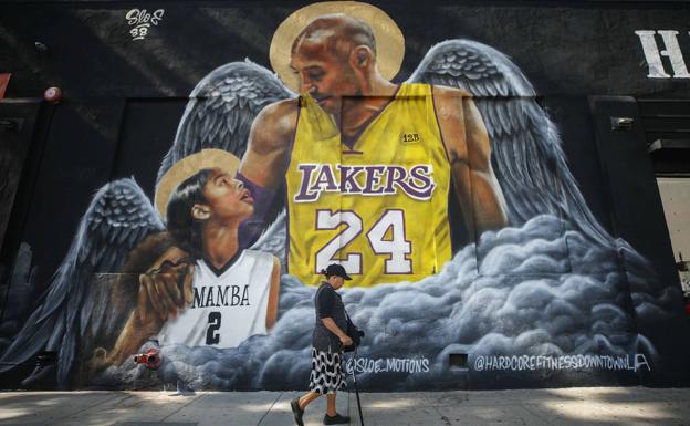 Kobe y Gigi Bryant, en un mural pintado por @sloe_motions en un edificio de Los Angeles.