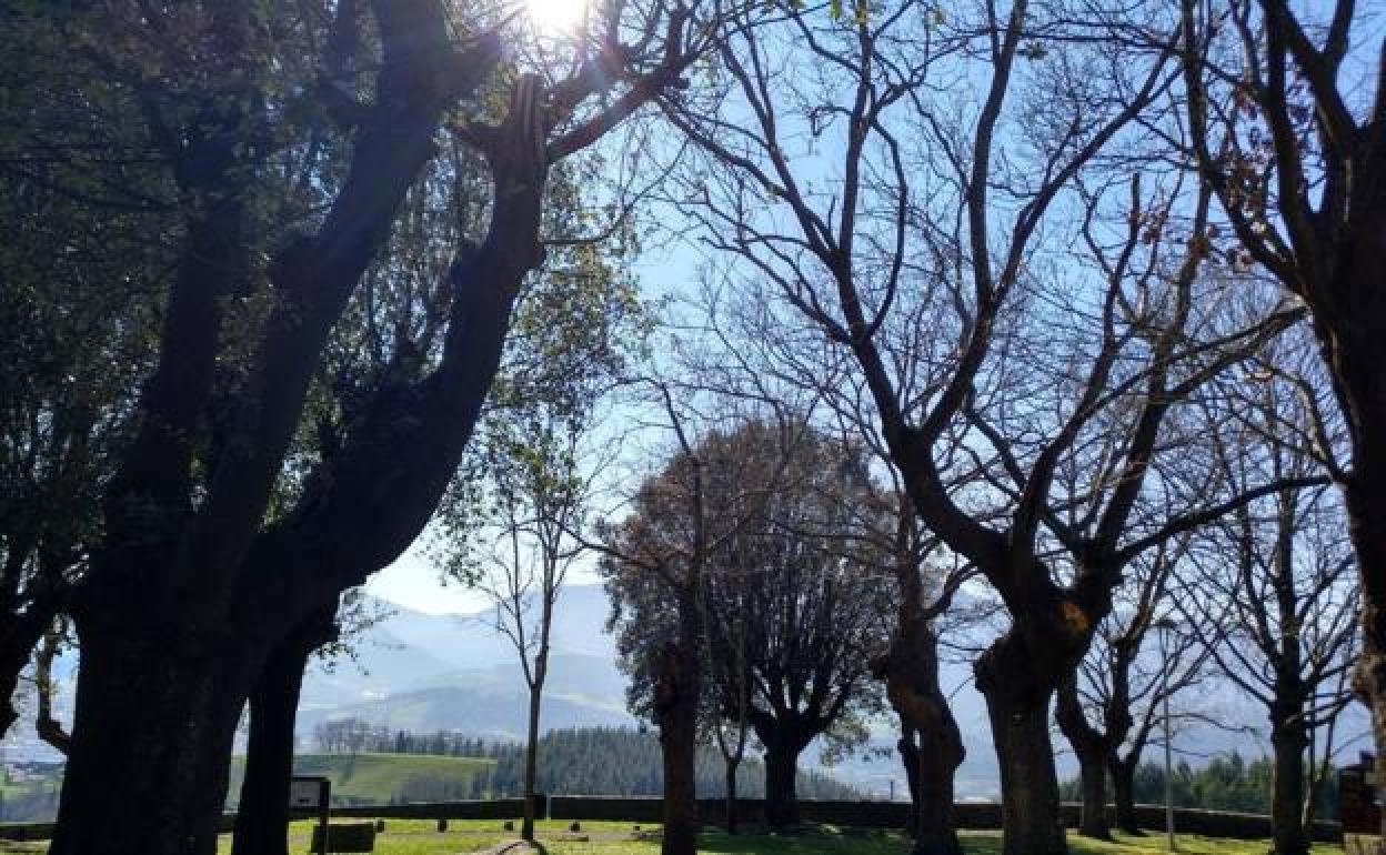Entorno natural de San Juan de Momoitio, mirador del Duranguesado, que el Ayuntamiento quiere proteger. 