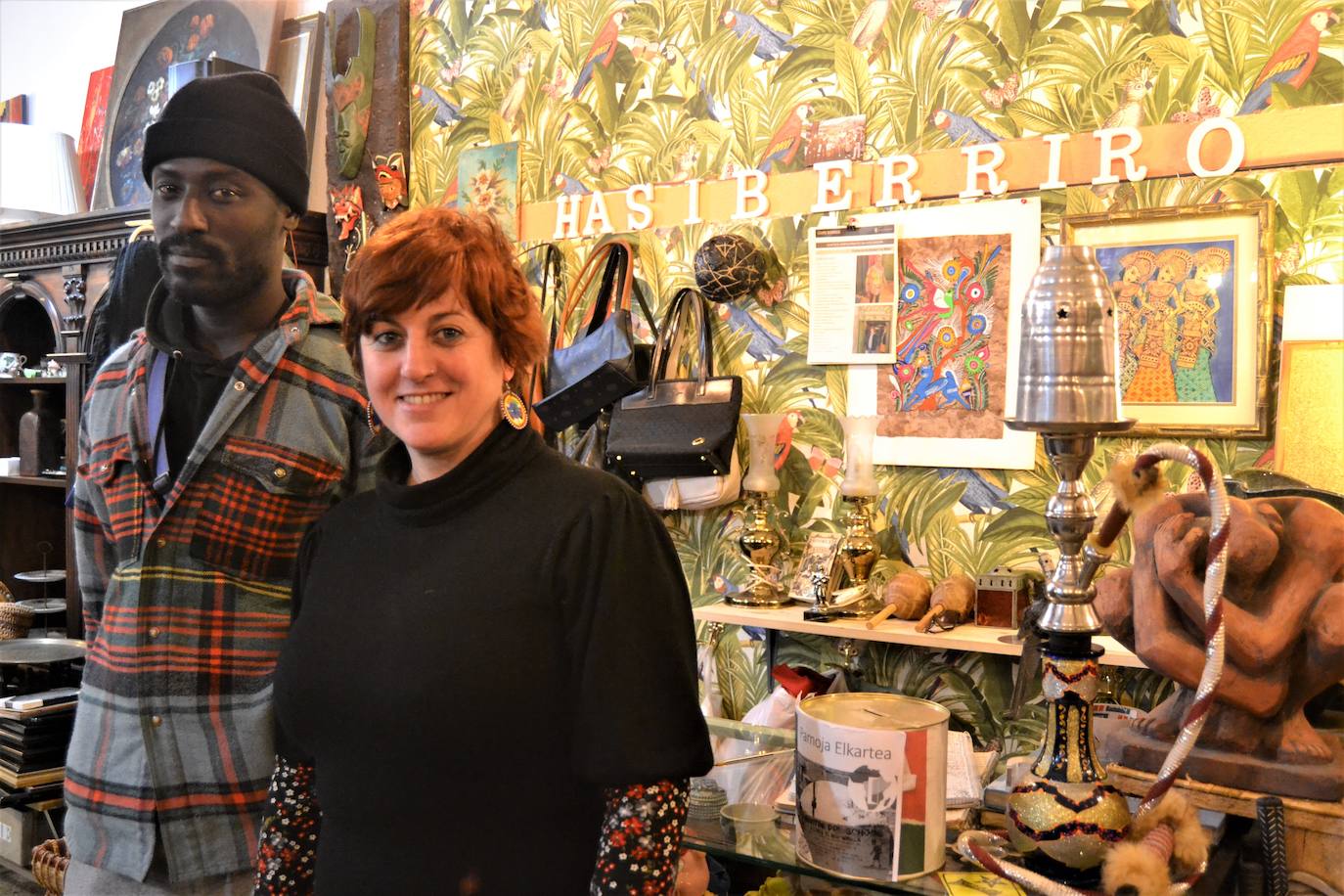 Abdoul Aziz y Laura Muñecas