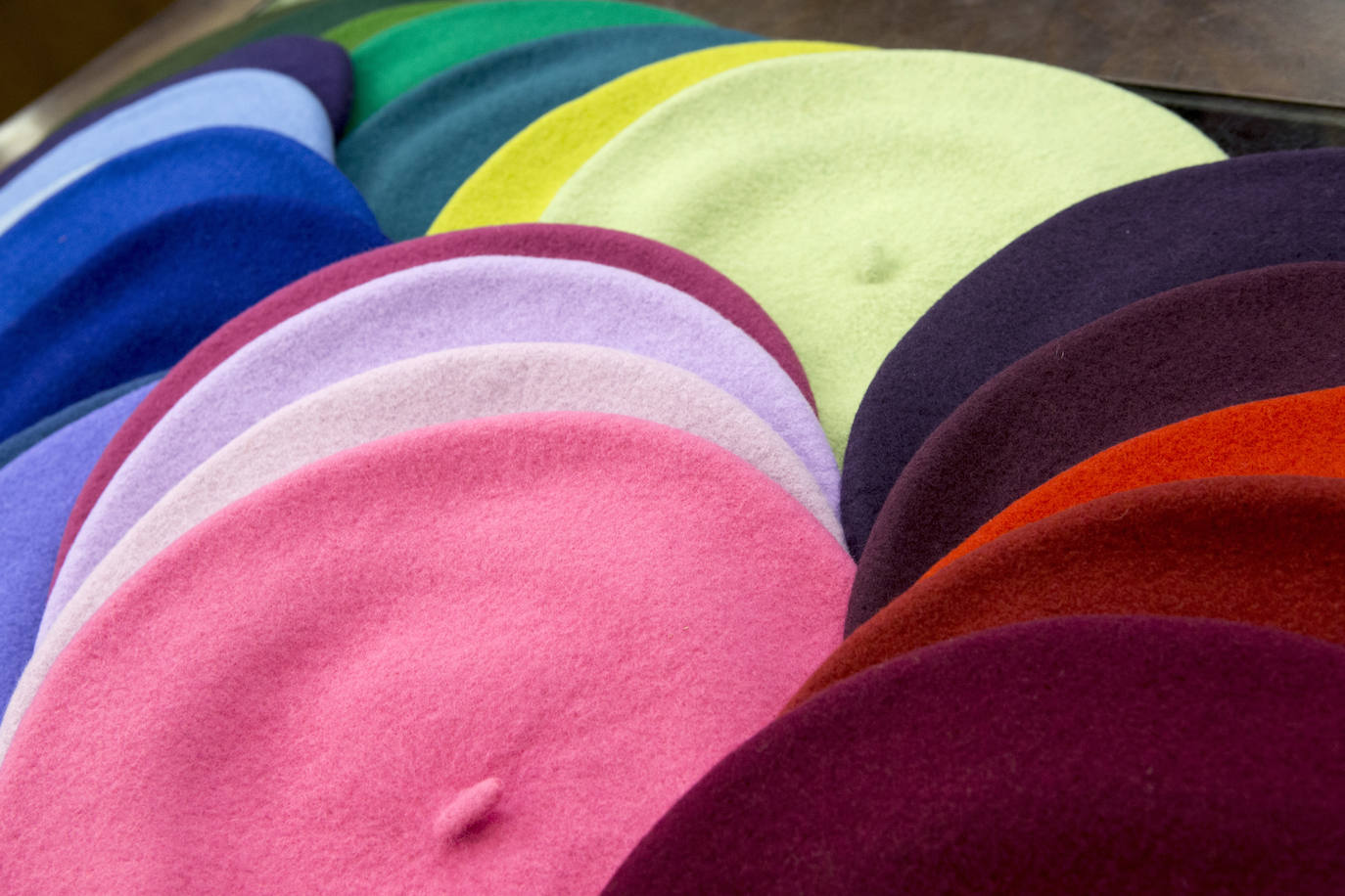 Fotos: Las txapelas (a medio lao), la última moda de Bilbao