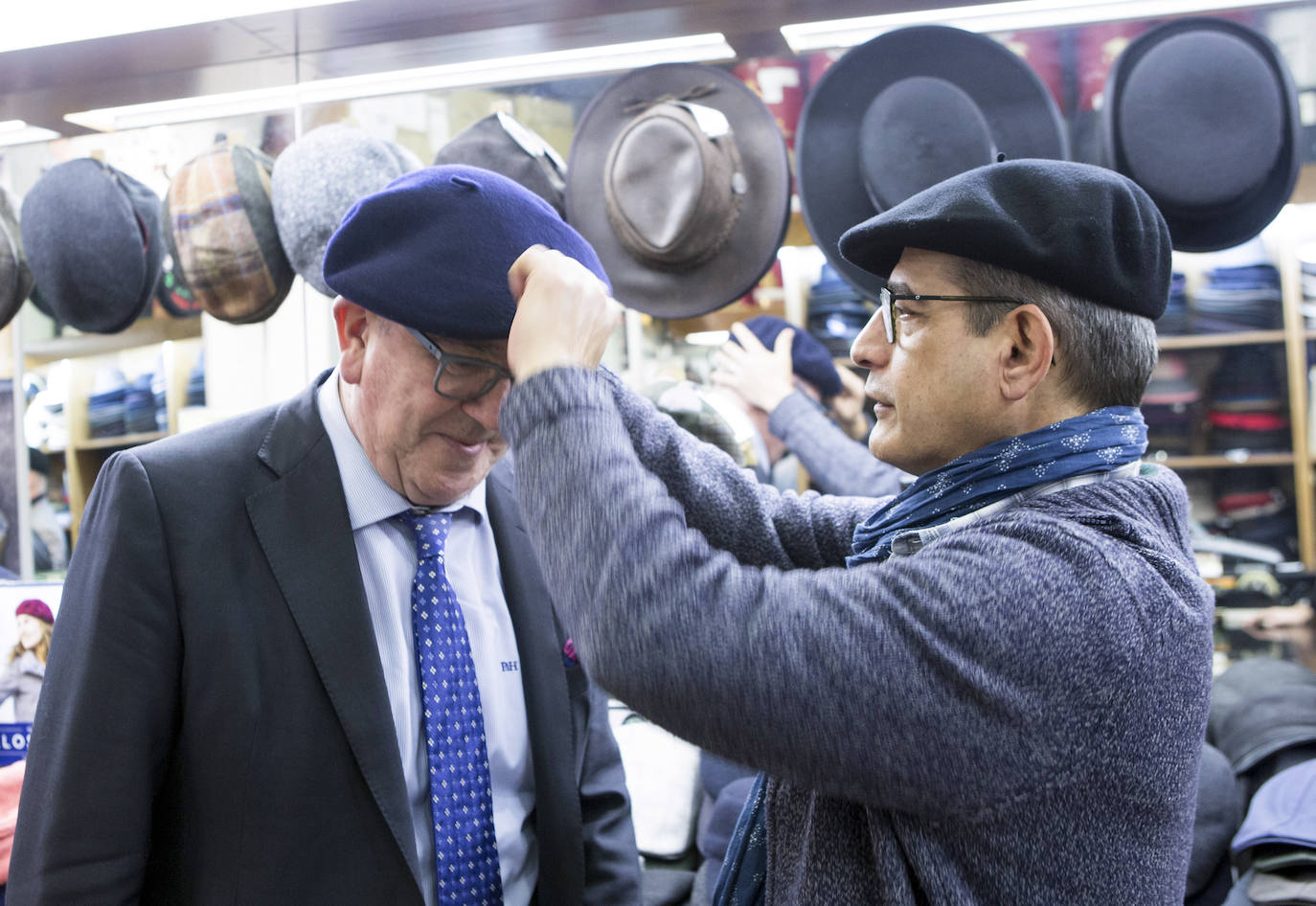 Fotos: Las txapelas (a medio lao), la última moda de Bilbao