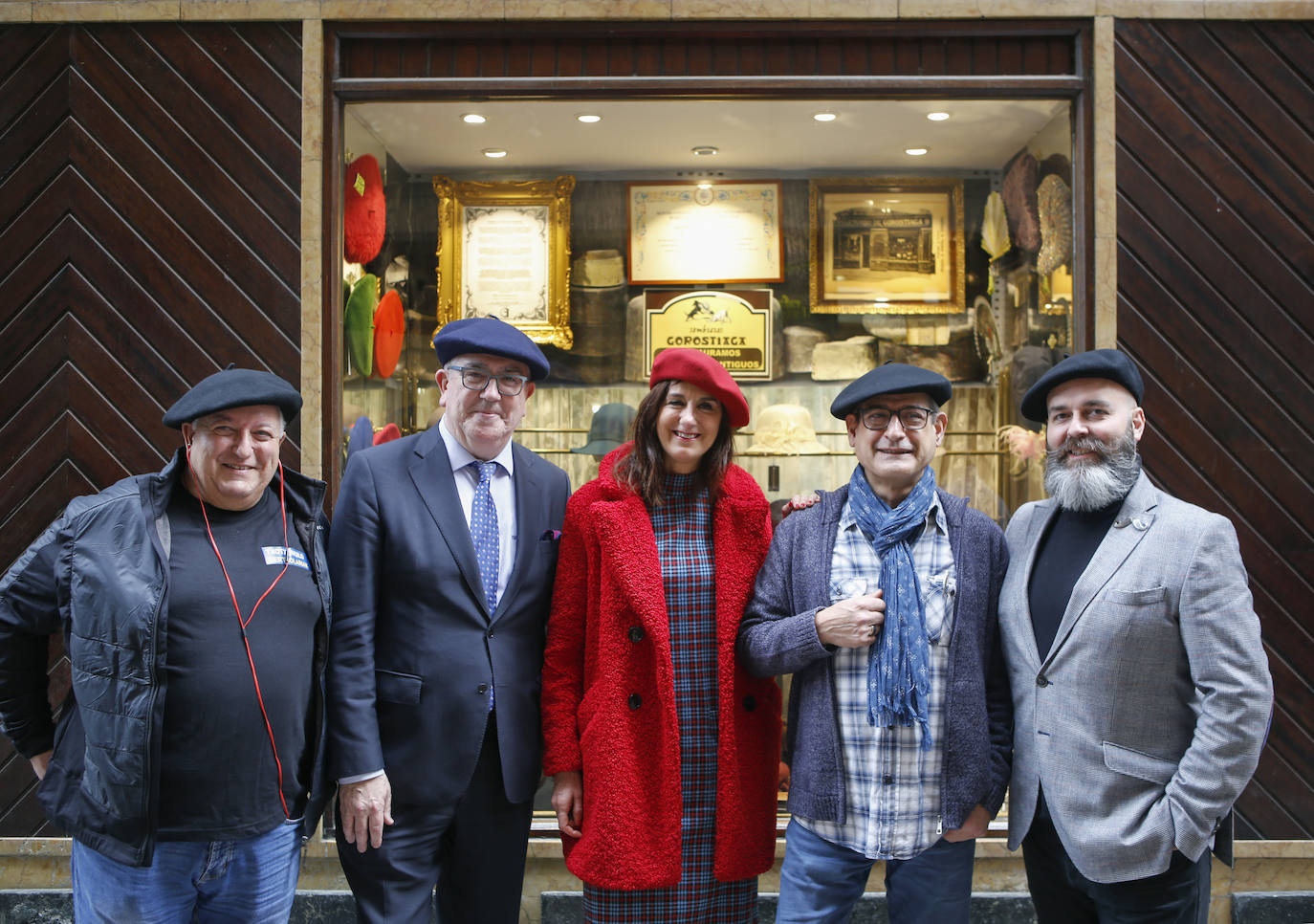 Fotos: Las txapelas (a medio lao), la última moda de Bilbao