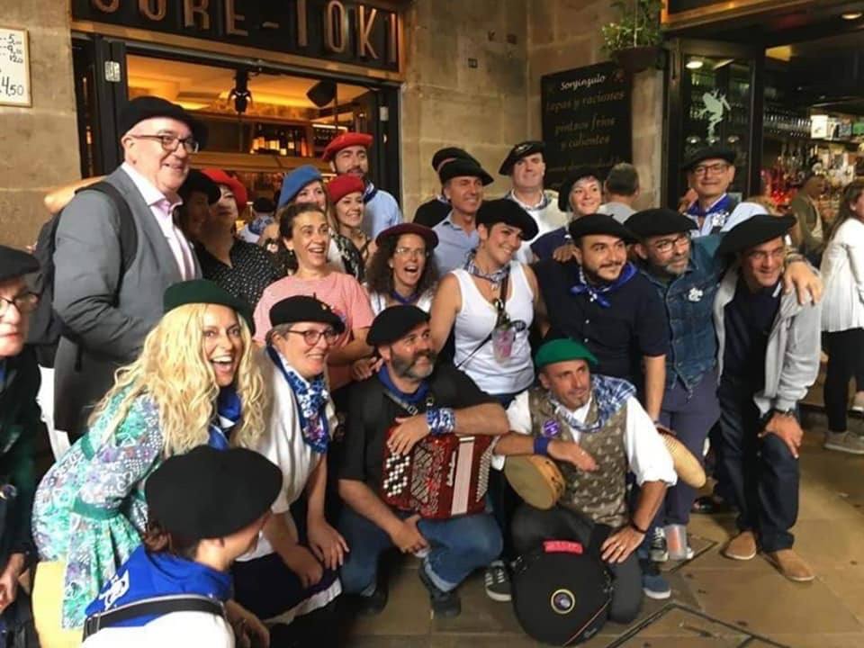 Fotos: Las txapelas (a medio lao), la última moda de Bilbao