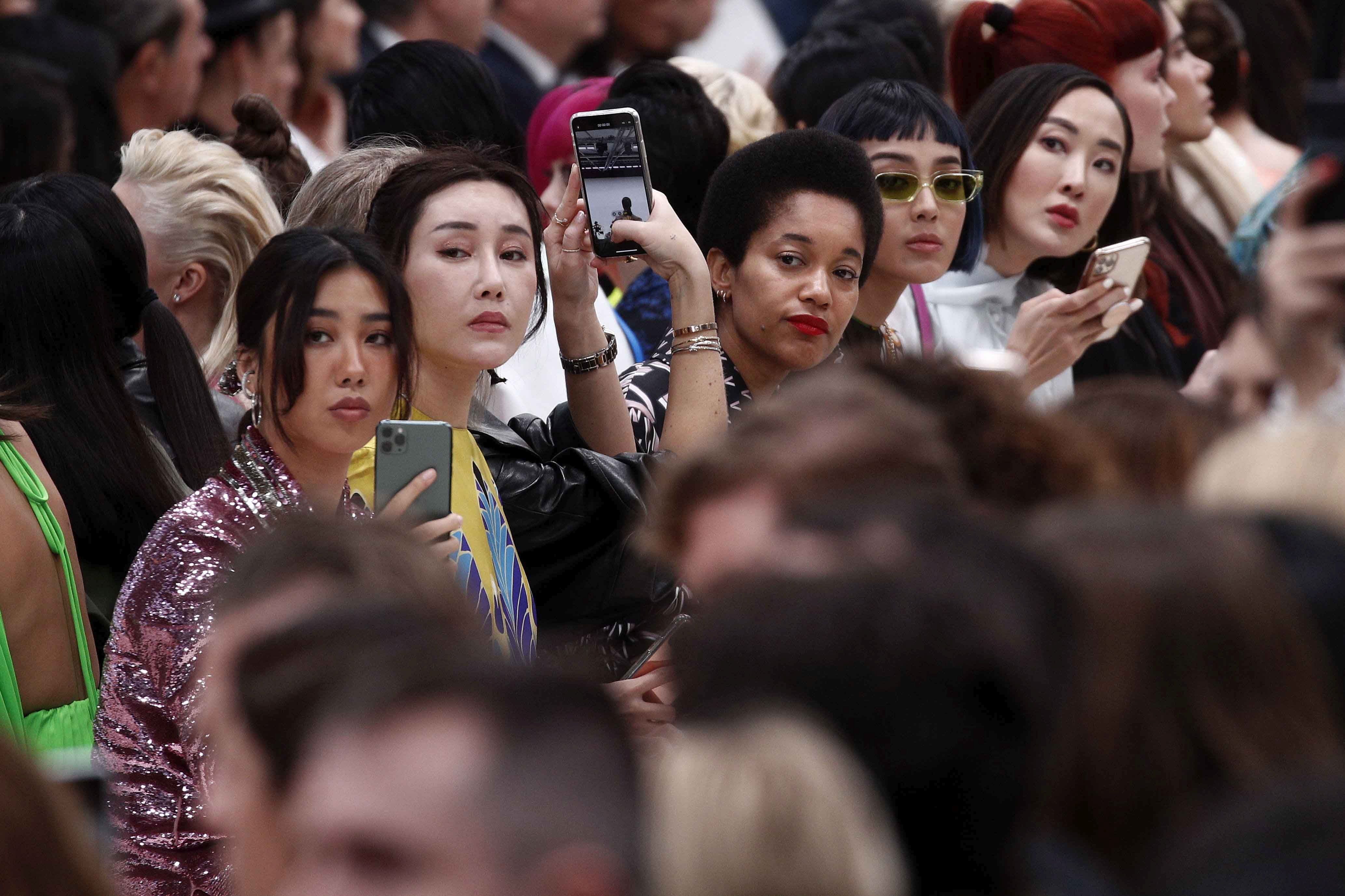 Fotos: Los looks más fascinantes de la Semana de la Moda de París