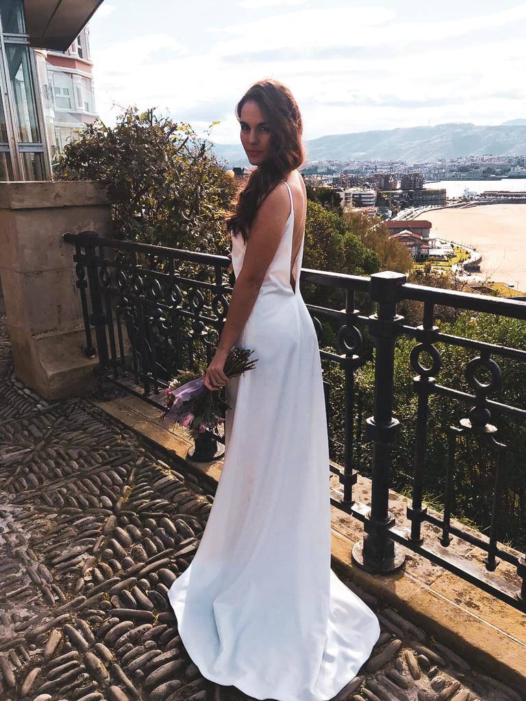 Fotos: Un vestido de novia vizcaíno revoluciona el plató de &#039;Supervivientes&#039;