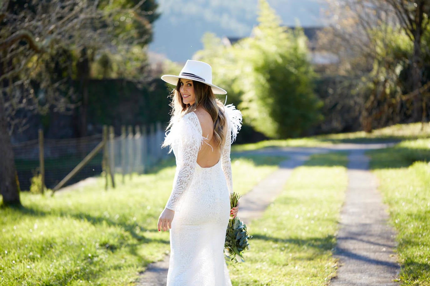 Fotos: Un vestido de novia vizcaíno revoluciona el plató de &#039;Supervivientes&#039;