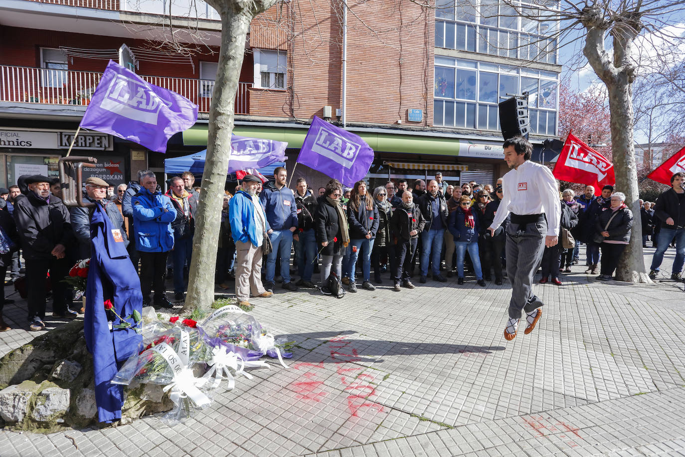 Aurresku durante el acto de LAB.