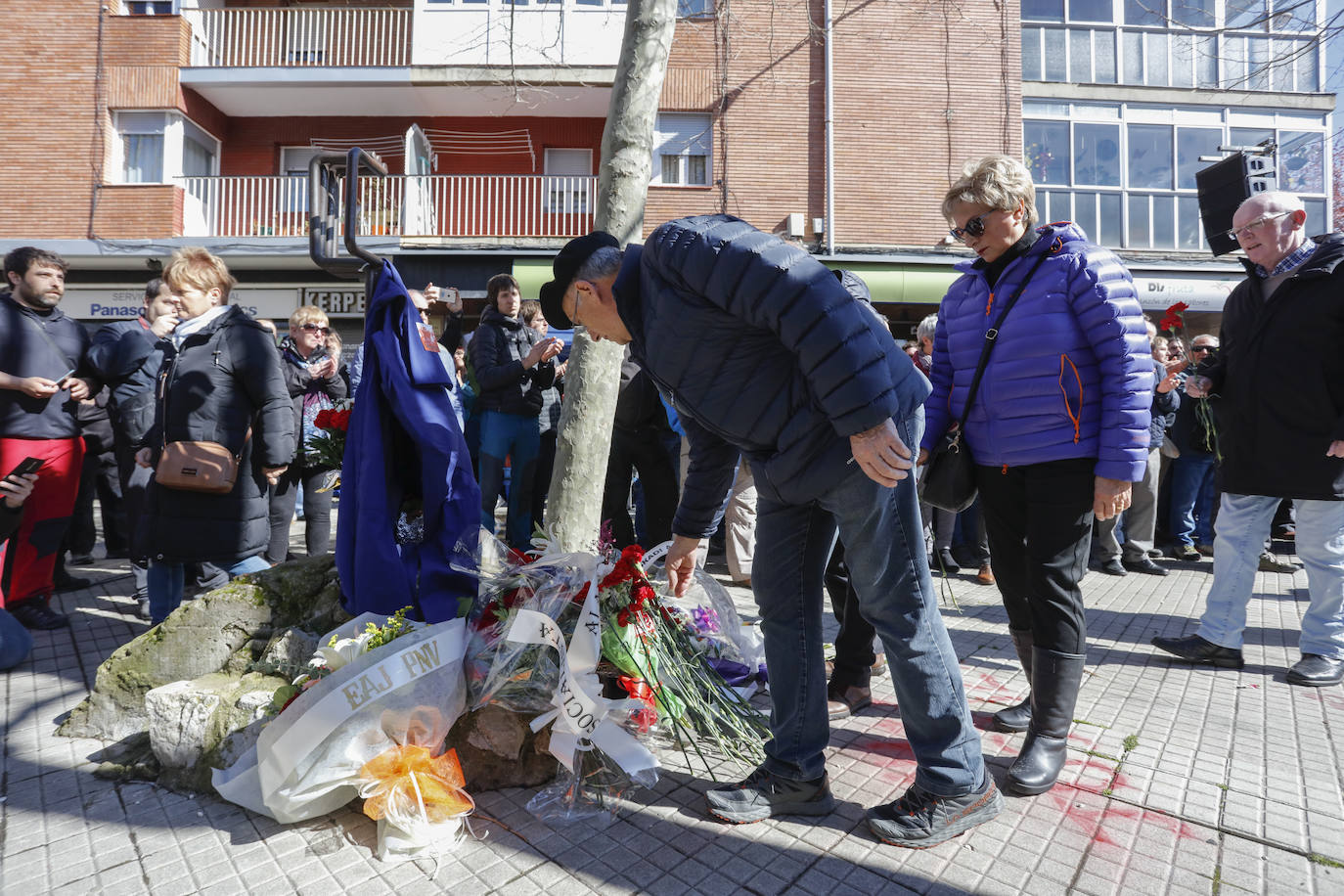 Ofrenda durante el acto de EH Bildu.