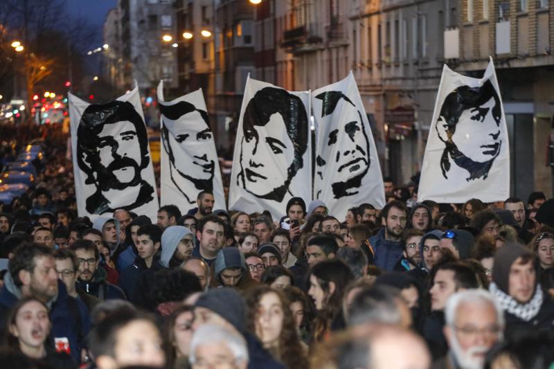 Fotos: Vitoria recuerda a las víctimas del 3 de marzo