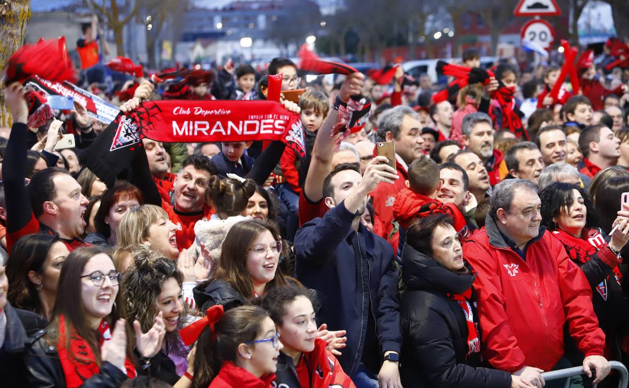 Hoy vuelve a ser un día grande para toda Miranda; la futbolera, y la no tanto, quiere ver al equipo rojillo en la final de la Copa del Rey, una hazaña para un club tan modesto. 