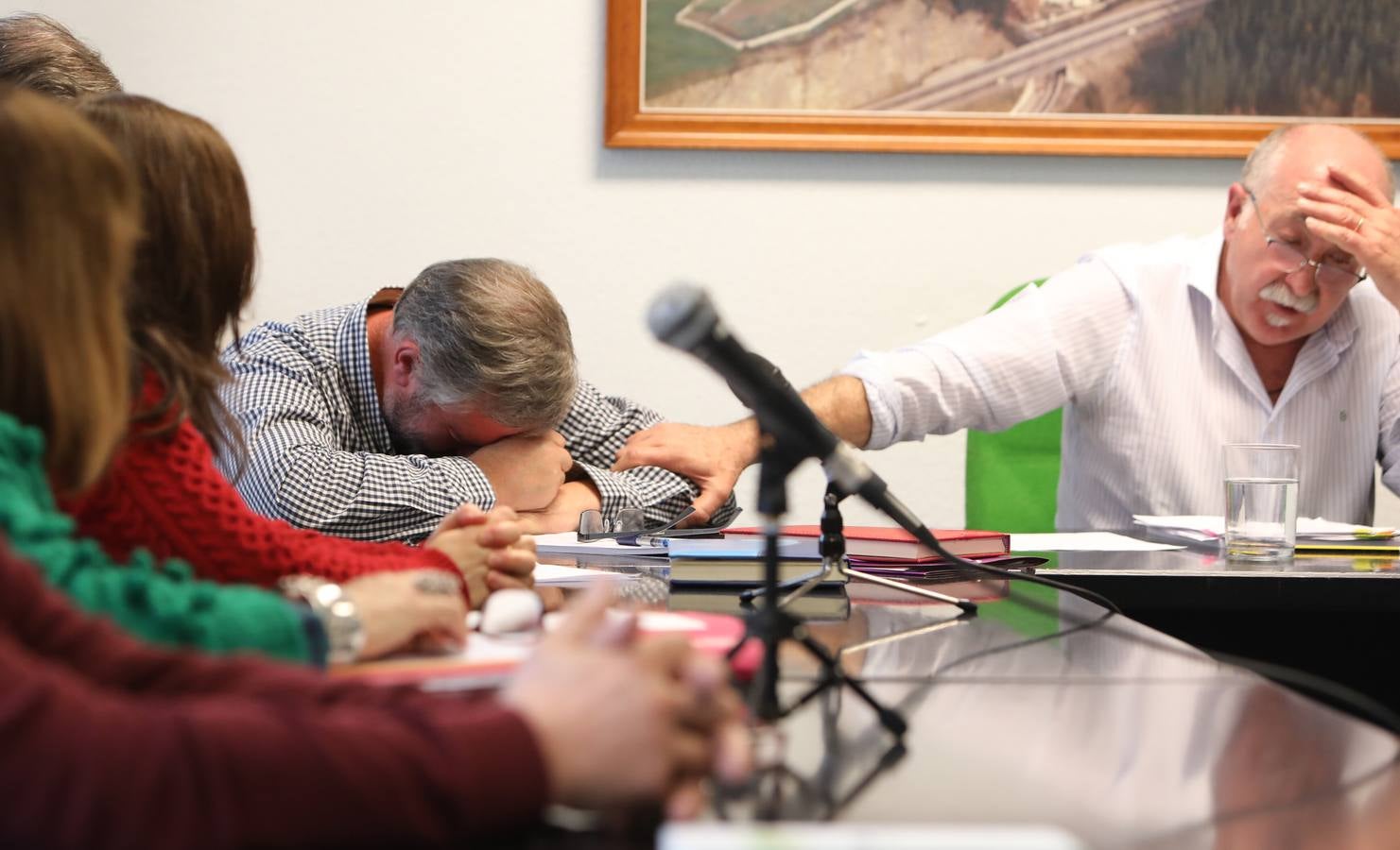 En el Ayuntamiento de Zaldibar, se vivieron momentos de gran tensión y tristeza durante este mes por la situación. Aquí, el teniente de alcalde, llorando en un pleno.