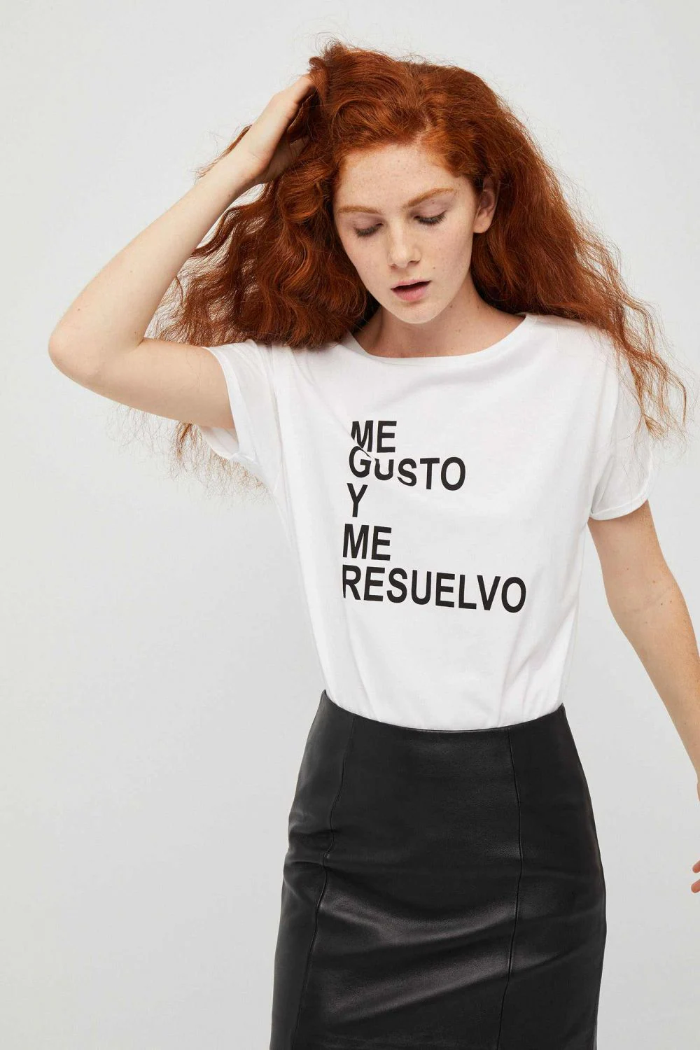 Esta es otra de las camisetas reivindicativas de Dolores Promesas. “Me gusto y me resuelvo”, a la venta por 29,90 euros.