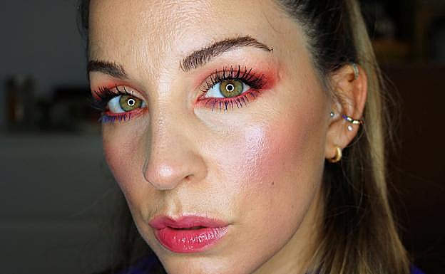 Si eres atrevida y te gusta el color, este tutorial de maquillaje te interesa