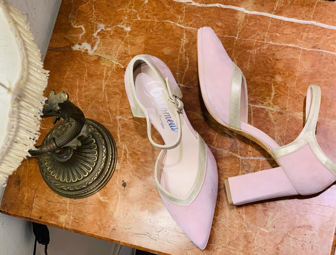 Fotos: Los zapatos de una tienda de Bilbao que acaparan miradas en el metro de París