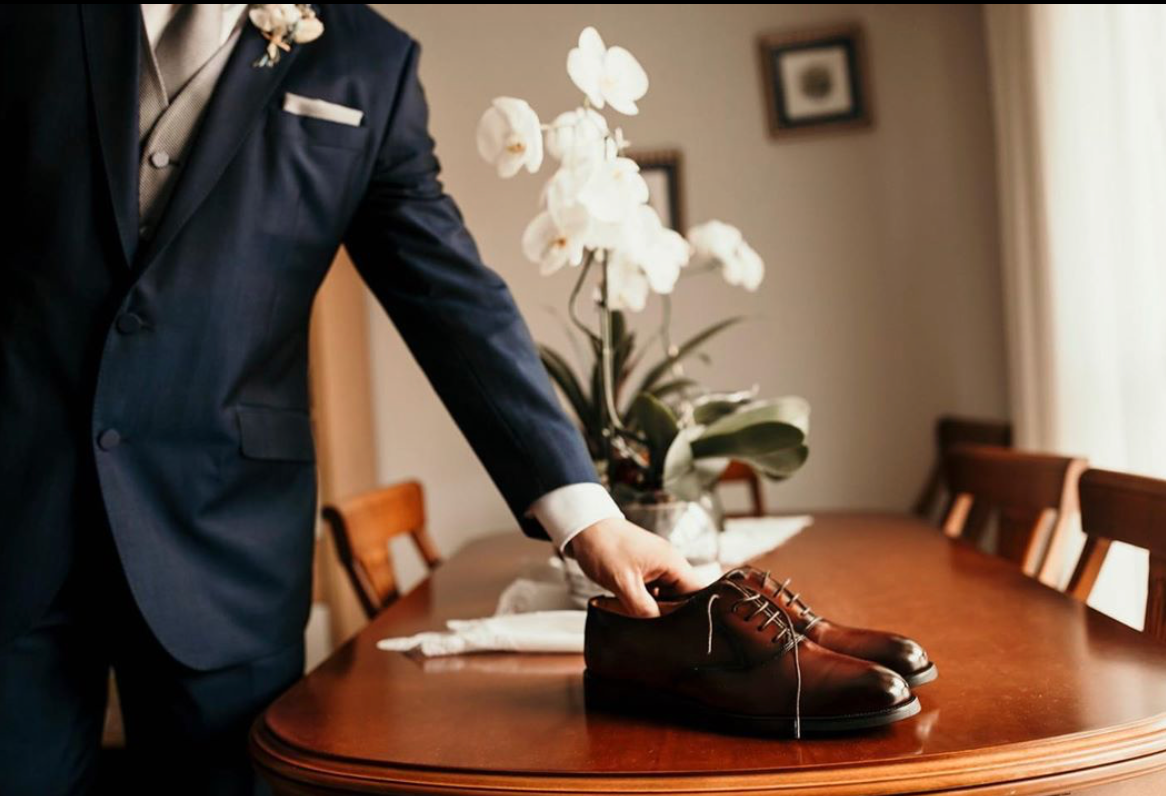 Fotos: Los zapatos de una tienda de Bilbao que acaparan miradas en el metro de París