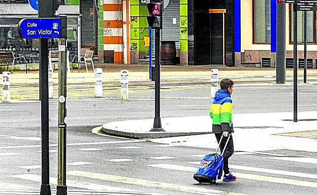 La imagen del escolar cruzando la calle no se repetirá en las próximas dos semanas.