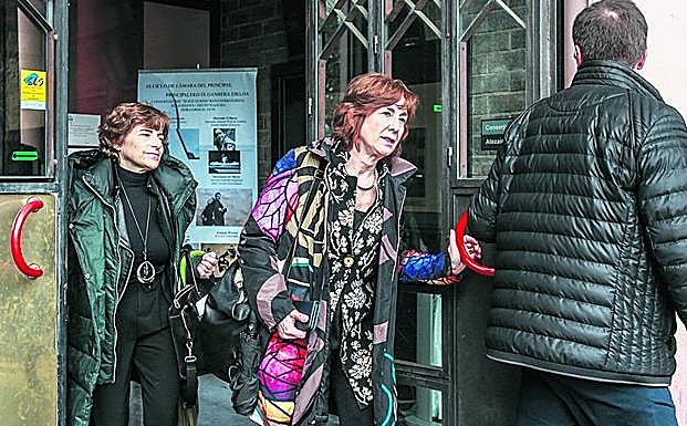 Cristina Uriarte, tras la reunión con la comunidad educativa. 