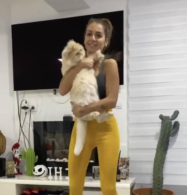 Marisa Ponciano con su gato Labai.