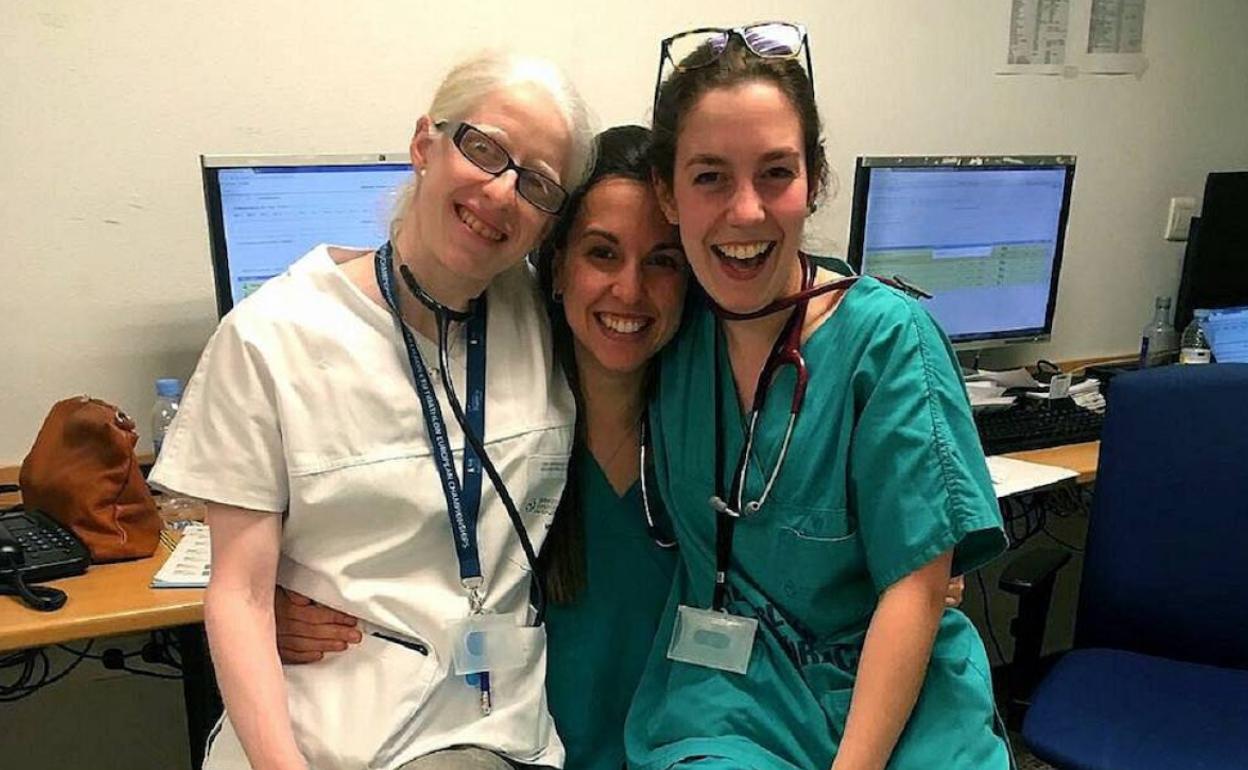 Susana Rodríguez (izq), junto con sus compañeras de piso Ana Casal y Ana Teresa Alfonso. 