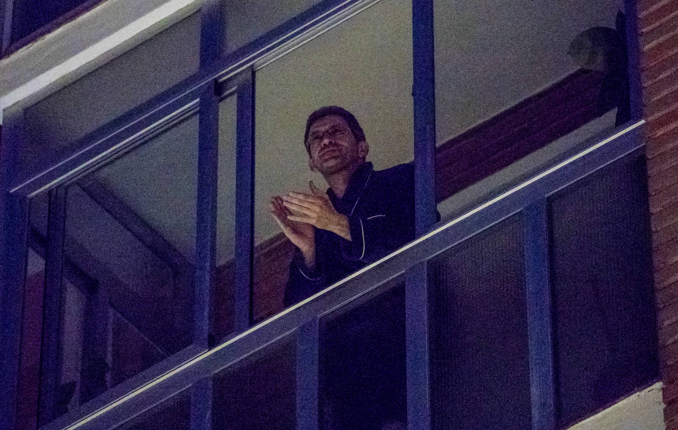 Los aplausos han sido generalizados por todas las zonas de Vitoria. En este reportaje fotográfico, recorremos Zabalgana, Judimendi, Txagorritxu y Santiago.