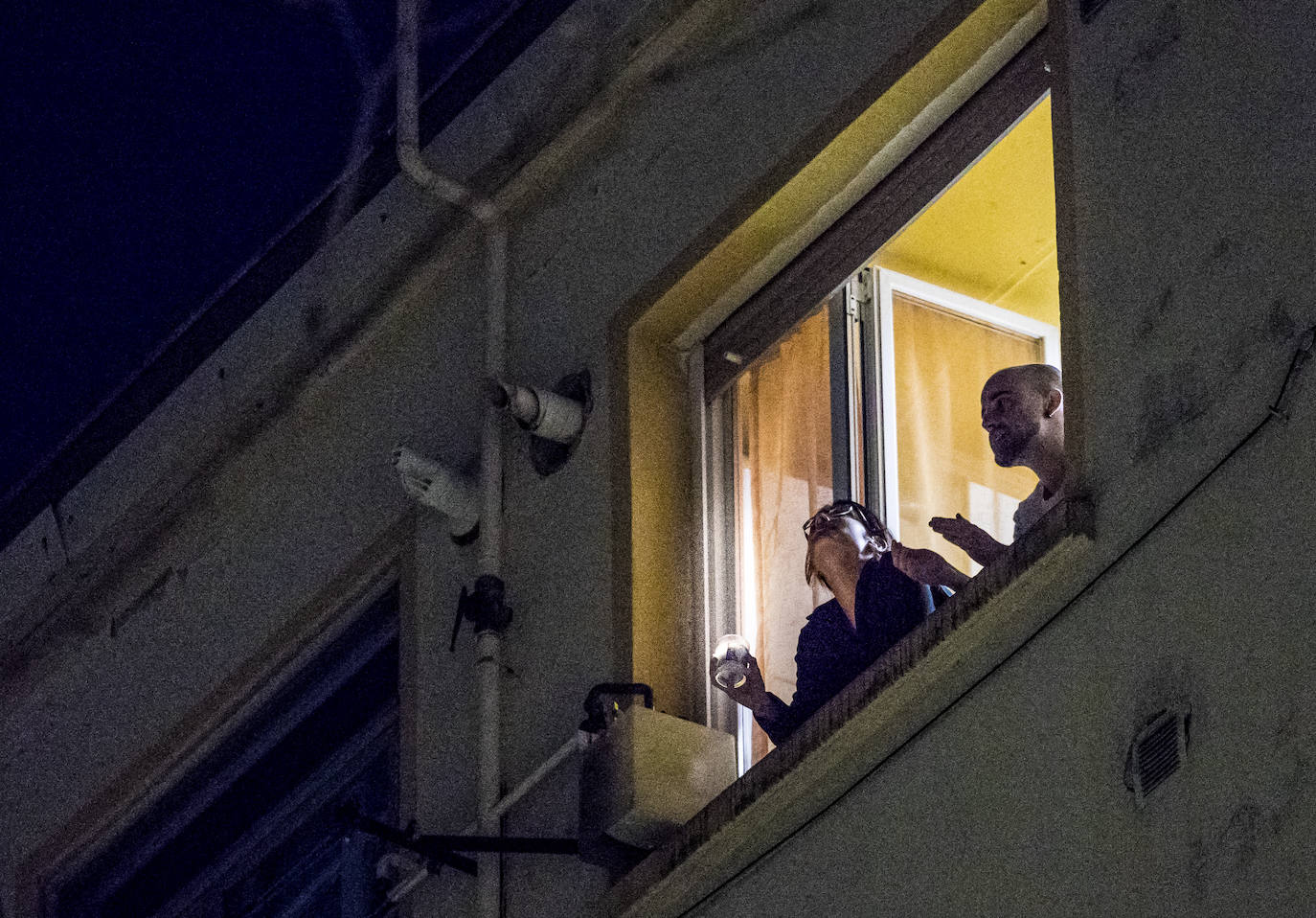 Los aplausos han sido generalizados por todas las zonas de Vitoria. En este reportaje fotográfico, recorremos Zabalgana, Judimendi, Txagorritxu y Santiago.