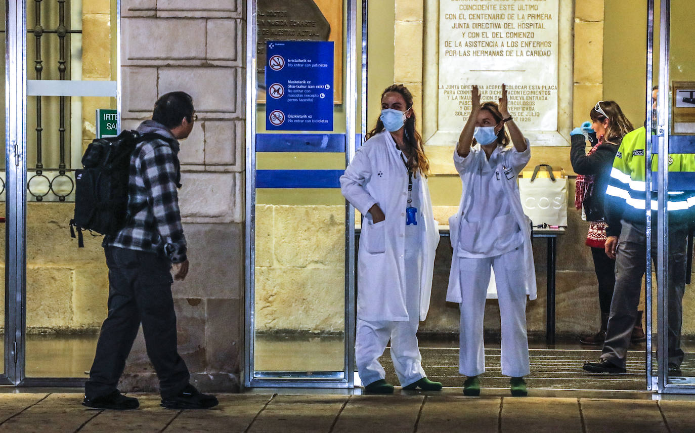 Las sanitarias de Santiago se suman al homenaje.