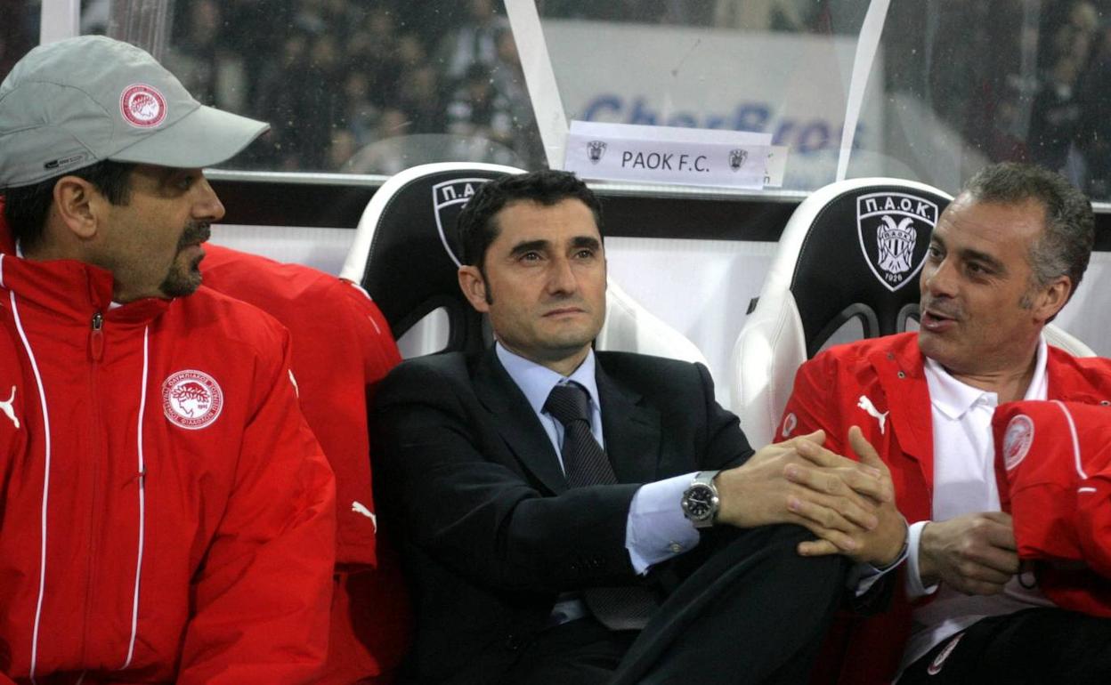 Valverde y Aspiazu, en el banquillo del Olympiacos.