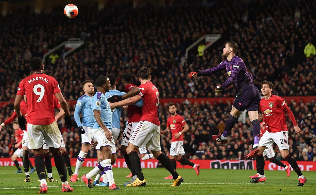 El derbi de Manchester fue uno de los últimos partidos que se disputó en la Premier.