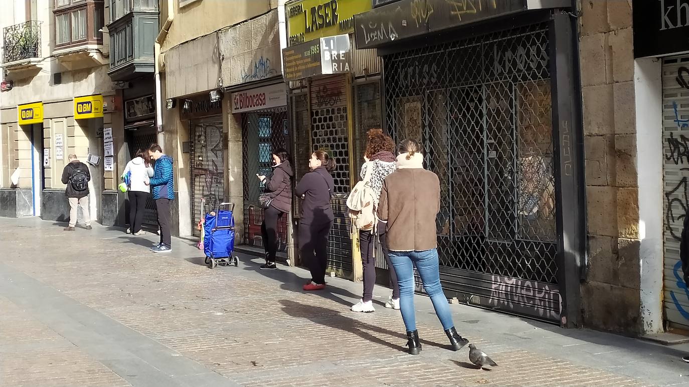 Colas en el Casco Viejo de Bilbao