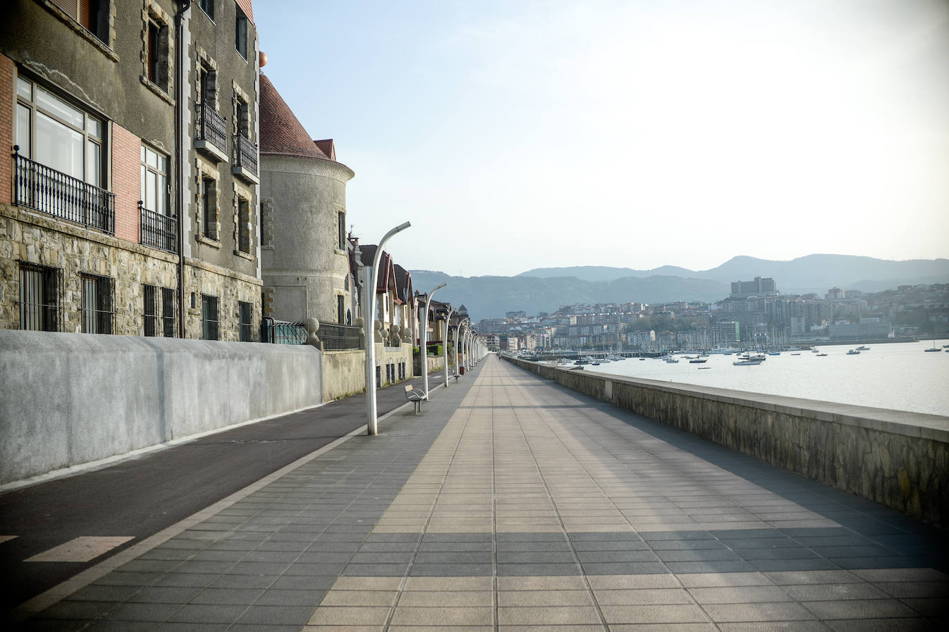 El paseo de Ereaga, completamente vacío.