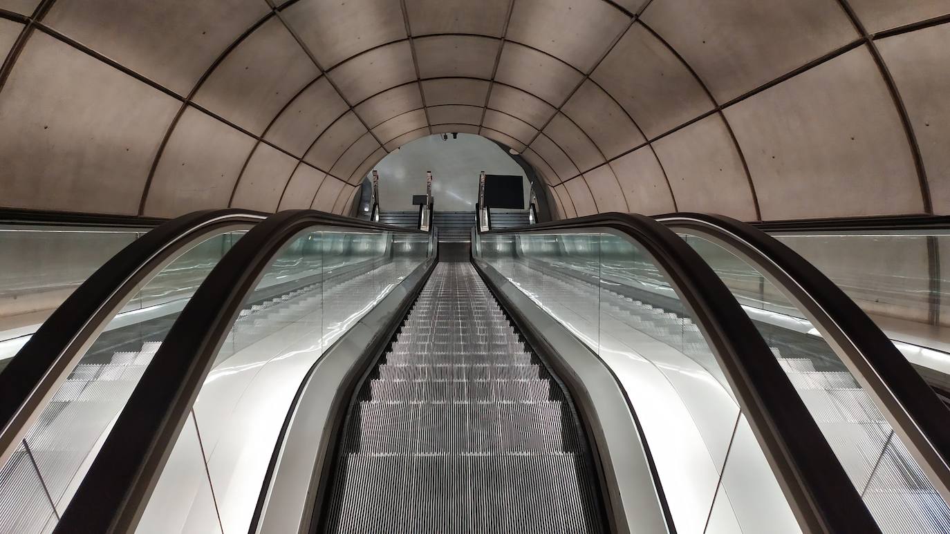 Imagen de las escaleras del metro