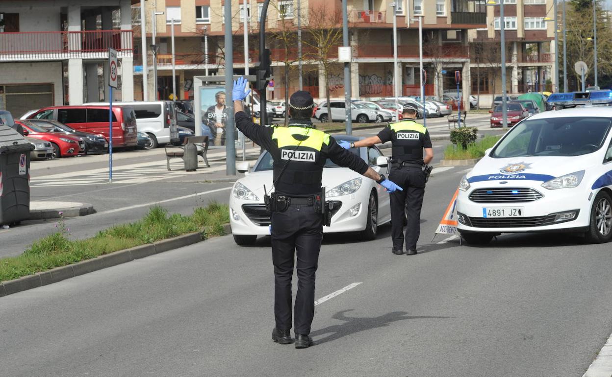 Control de la Policía Local en Vitoria. 