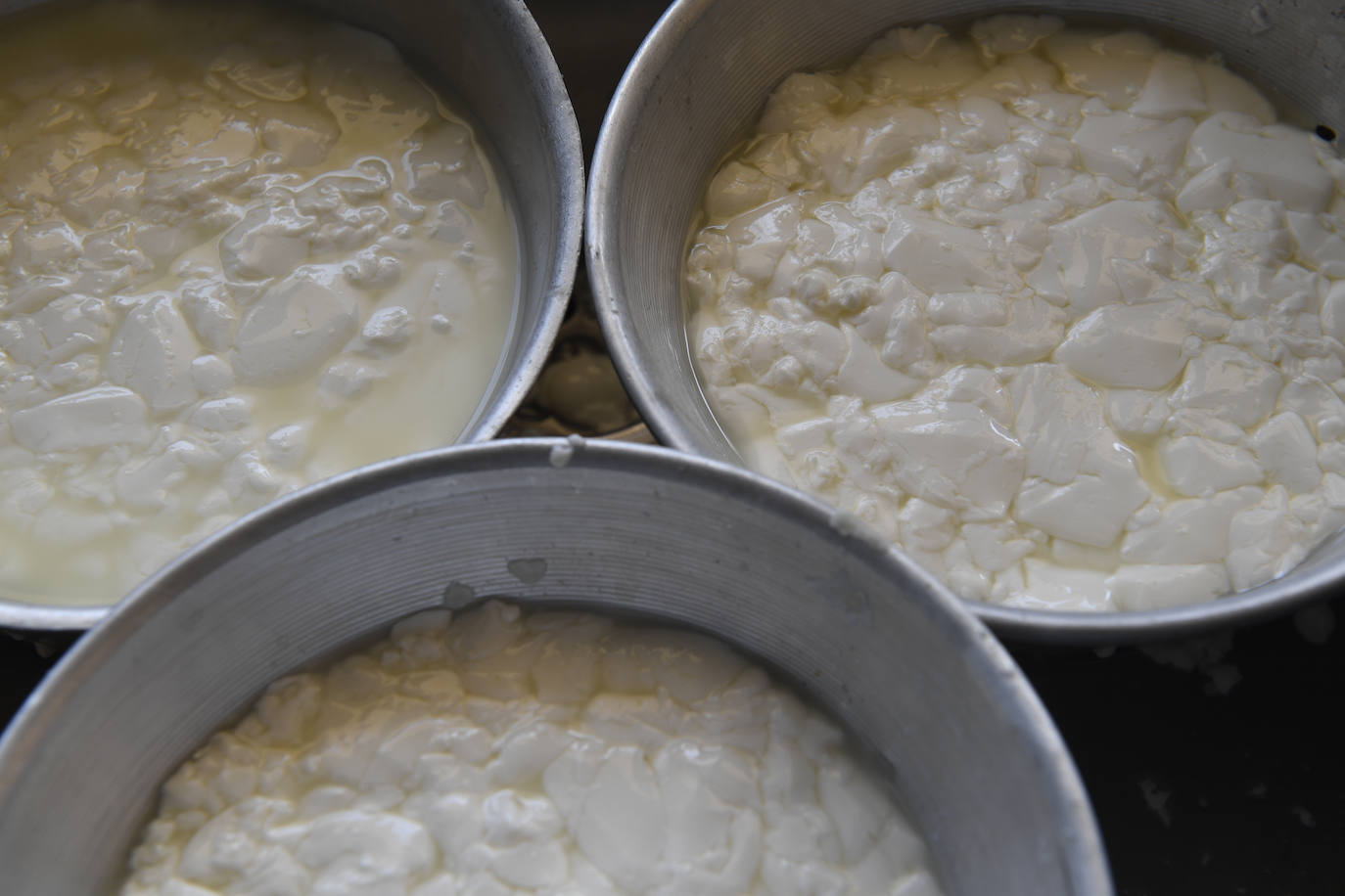 La ventaja del queso es su buena conservación lo que permite no tener que tirar leche y llenar la despensa. 