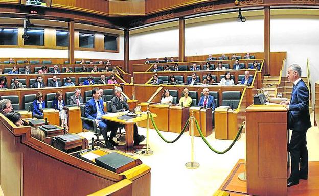 Solemnidad. Urkullu interviene durante uno de los plenos de la pasada legislatura.