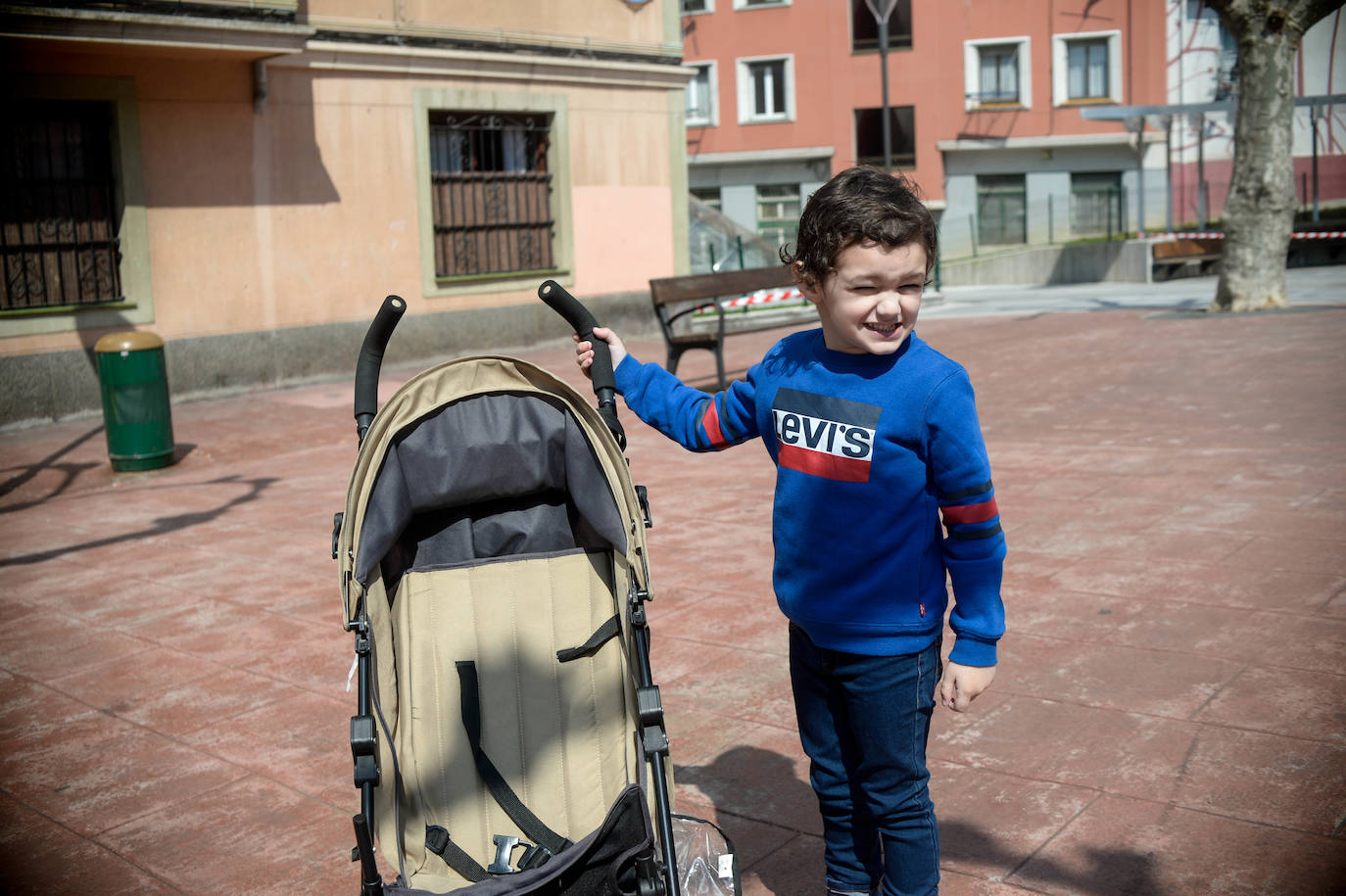 Fotos: «¿Tengo que pintarle en la frente que es un niño autista?»