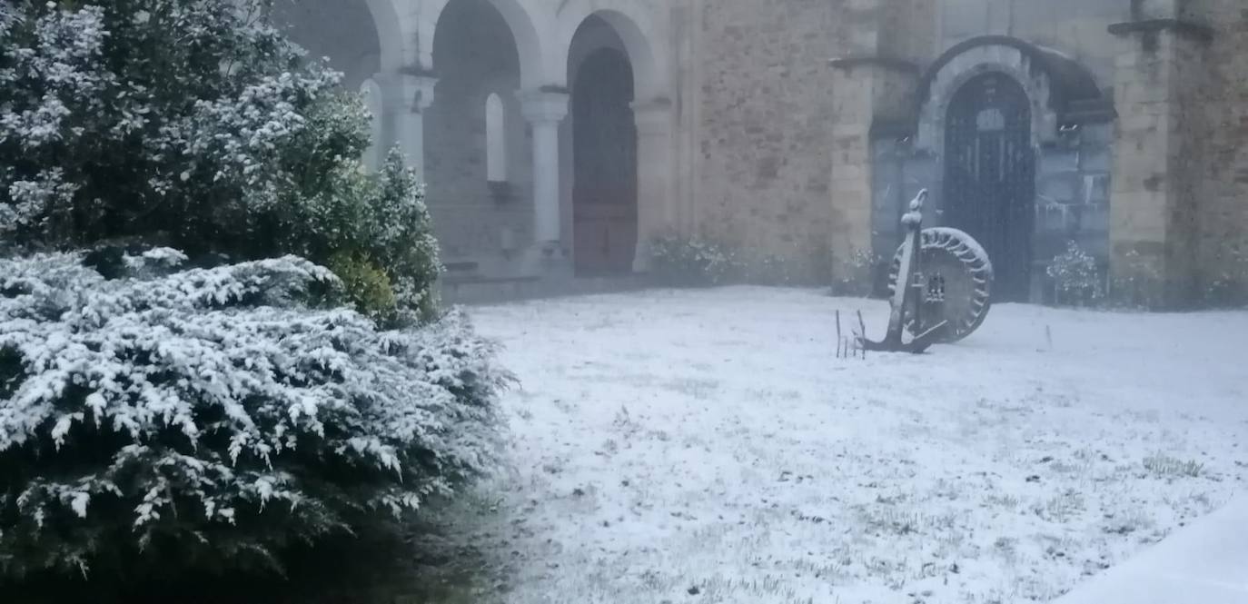 Fotos: Urkiola amanece cubierto de blanco