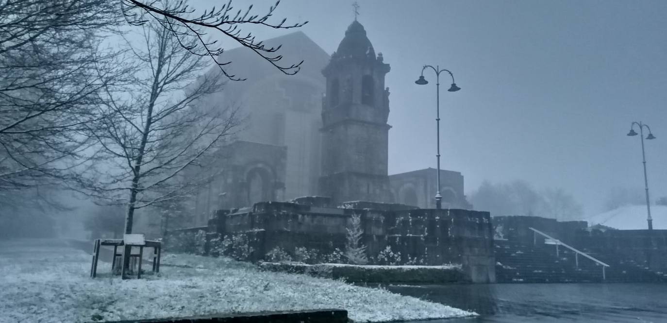 Fotos: Urkiola amanece cubierto de blanco