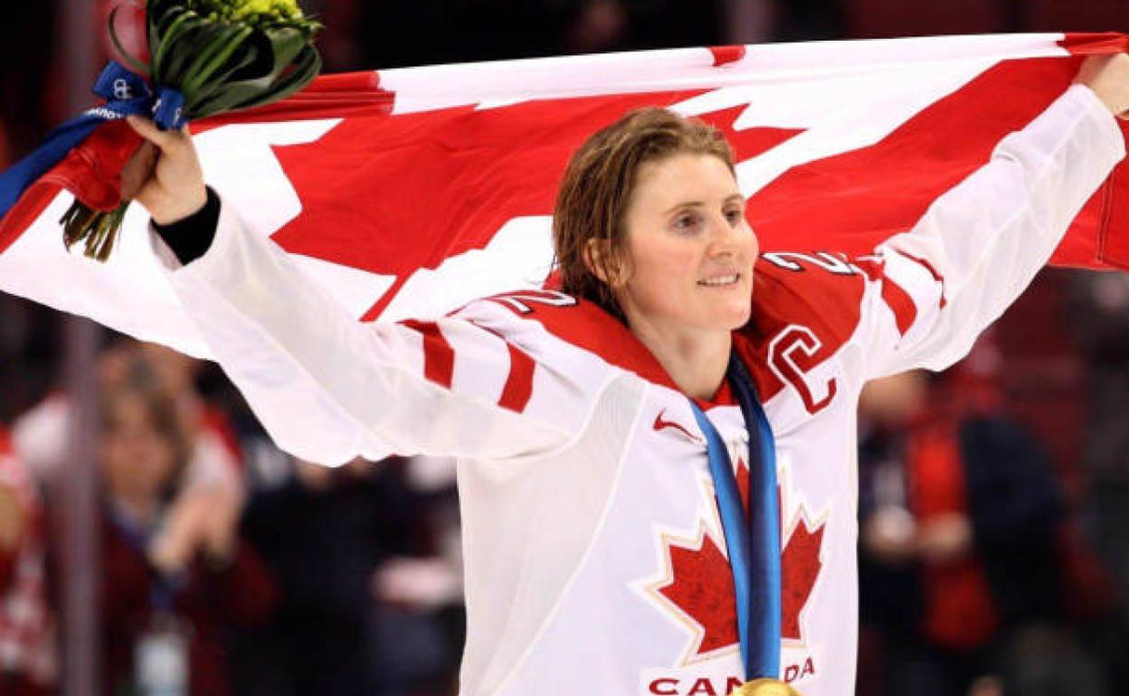 La exjugadora de hockey hielo Hayley Wickenheiser está considerada la mejor de todos los tiempos. 