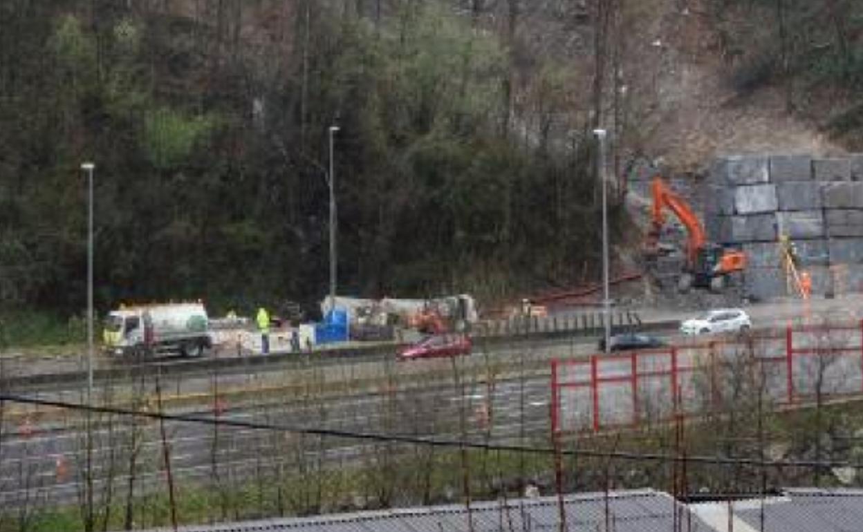 Vecinos de Zaldibar exigen a la consejera que «cumpla lo prometido»