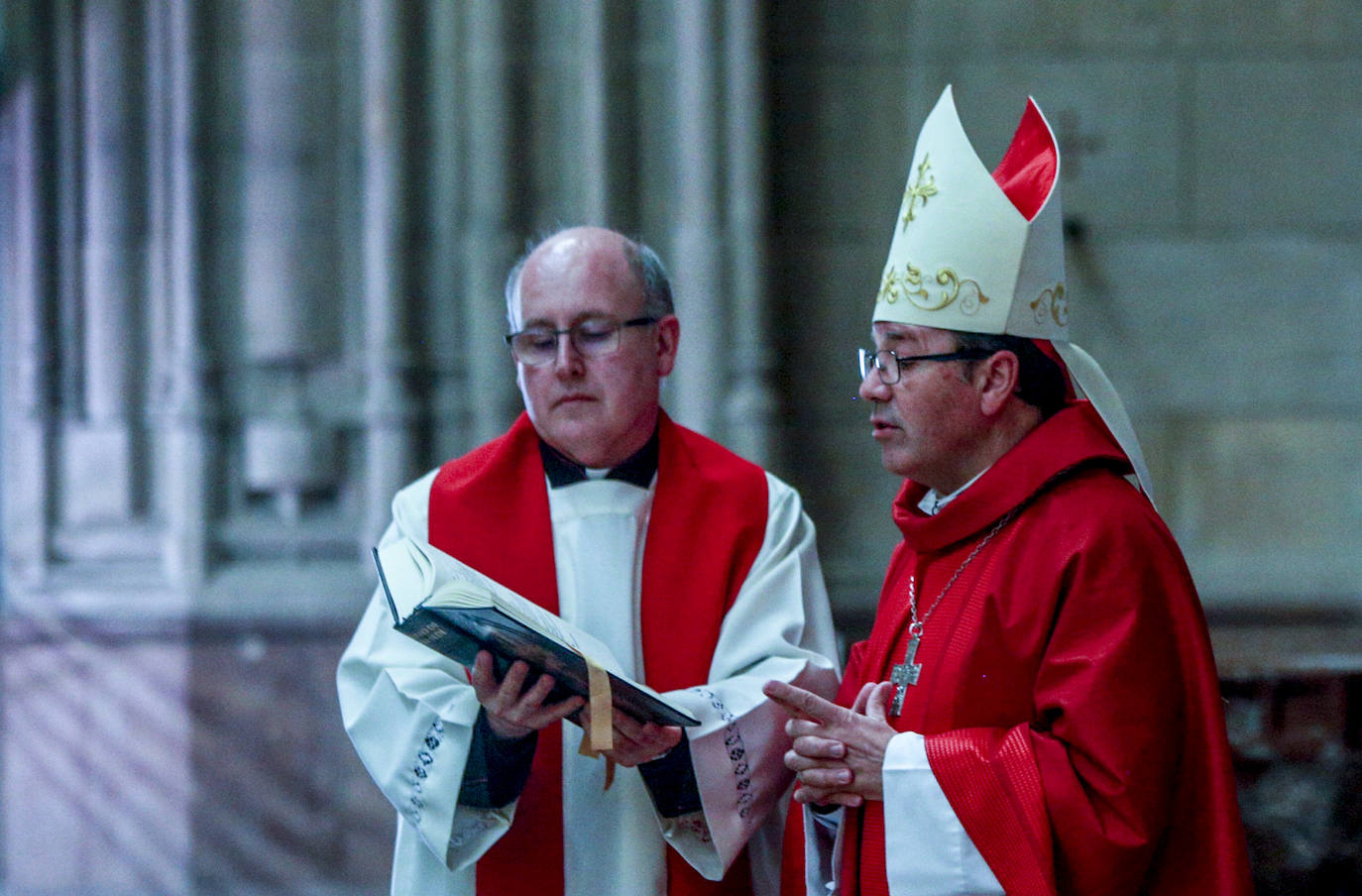 Insólita misa y bendición de los ramos en la catedral nueva, retransmitida 'online'. 