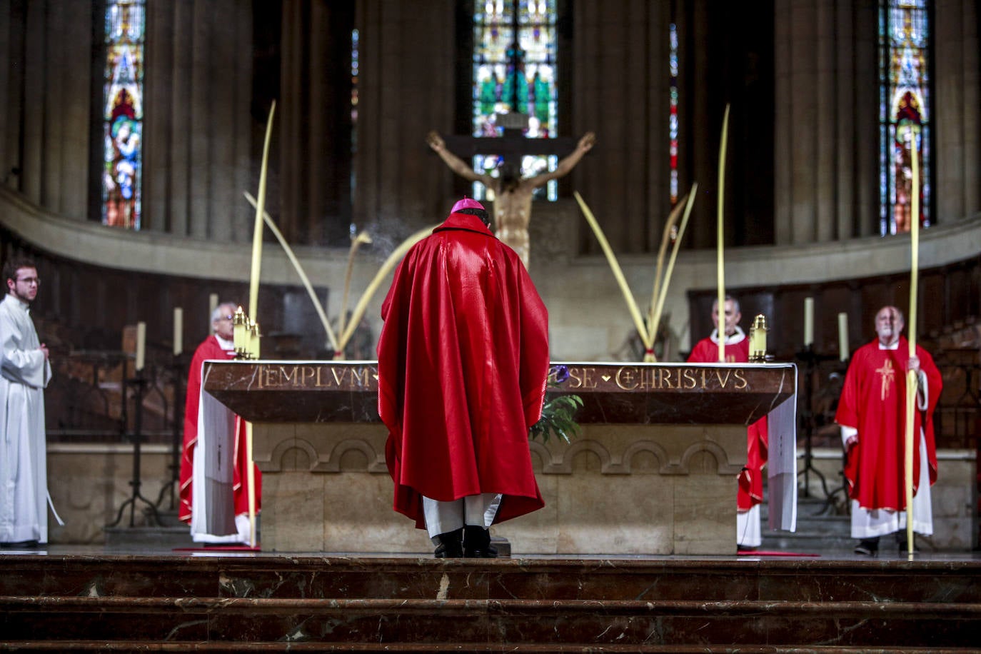 Insólita misa y bendición de los ramos en la catedral nueva, retransmitida 'online'. 