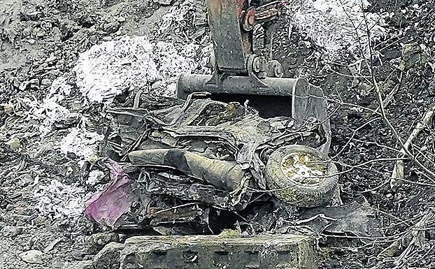Los restos del vehículo que podría ser de Alberto Sololuze. 