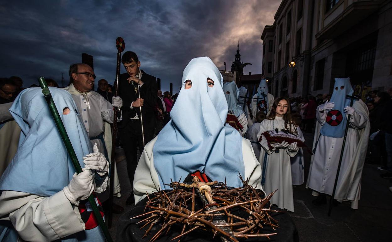 Las procesiones que otros años recorrían las calles vitorianas podrán verse en canales digitales.