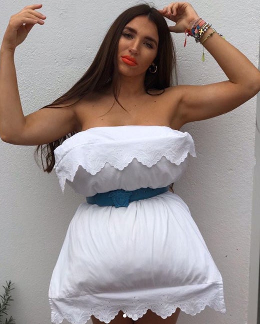 Fotos: Cómo convertir un cojín en el vestido de fiesta de las famosas