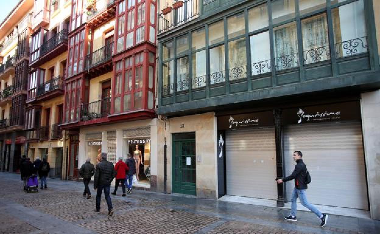 Comercios del Casco Viejo de Bilbao, cerrados desde el estado de alarma.