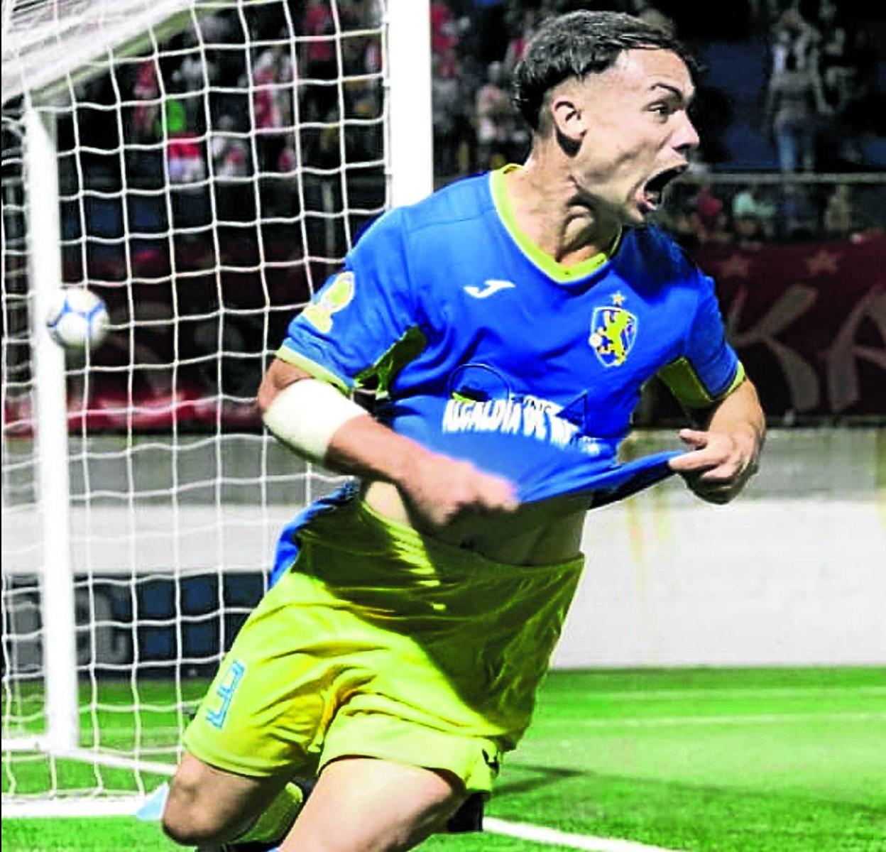 Pablo Gállego celebra un gol con el Managua, su club, que lidera la clasificación en Nicaragua.