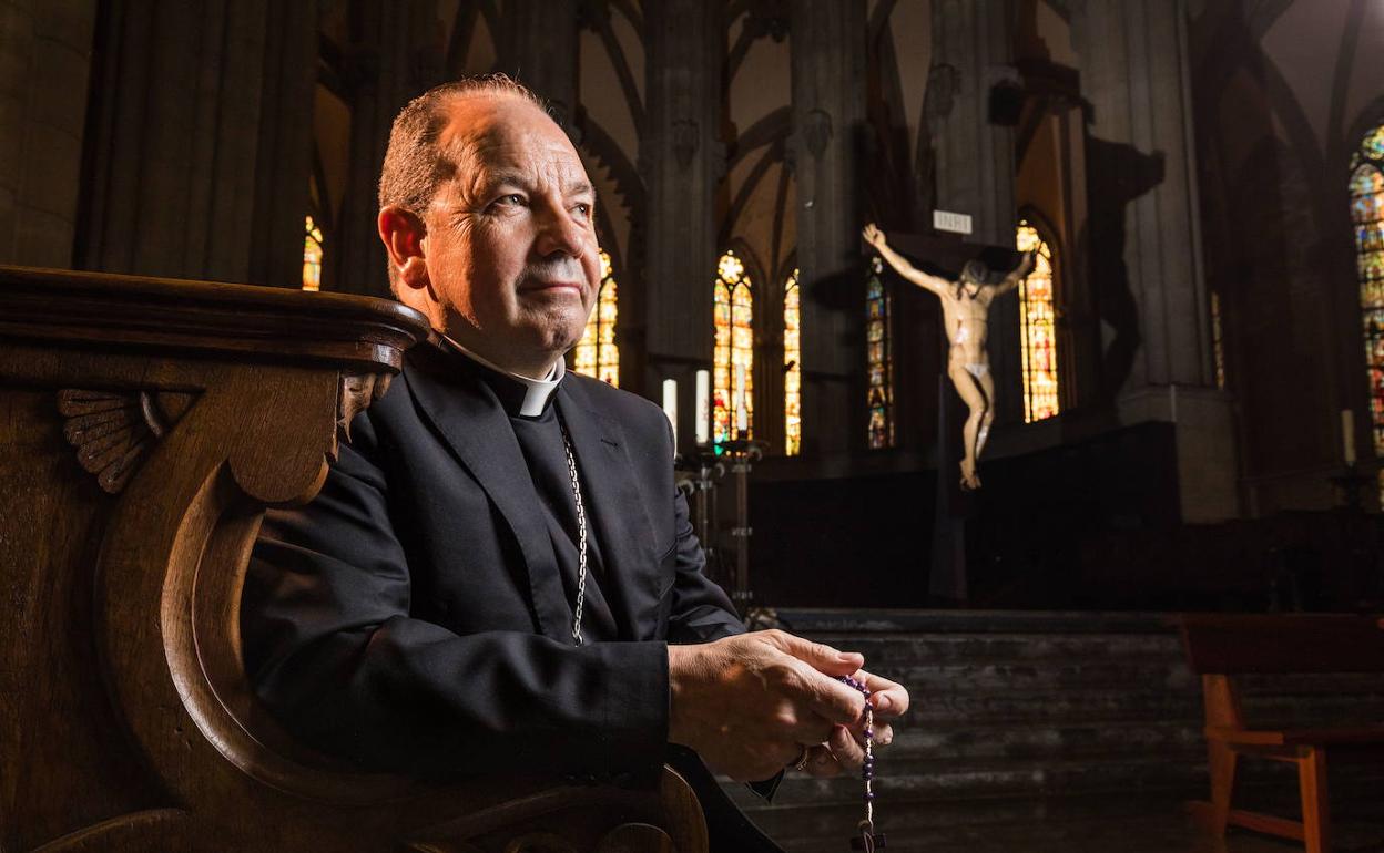 Juan Carlos Elizalde, obispo de Vitoria, en la Catedral Nueva. 