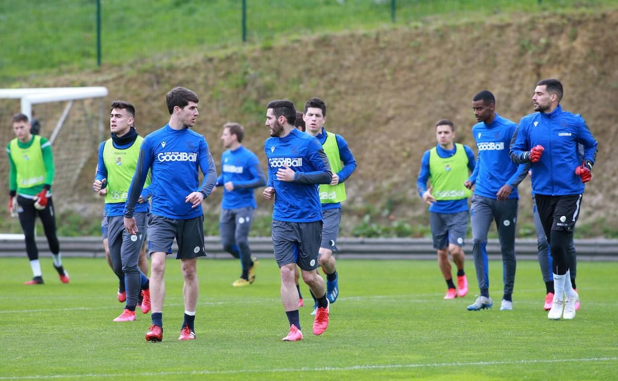 Los jugadores de la Real entrenando en Zubieta
