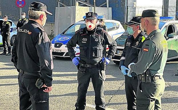 La tarde del martes 7 se produjo el último homenaje policial en Vitoria, de nuevo con los cuatro cuerpos. 